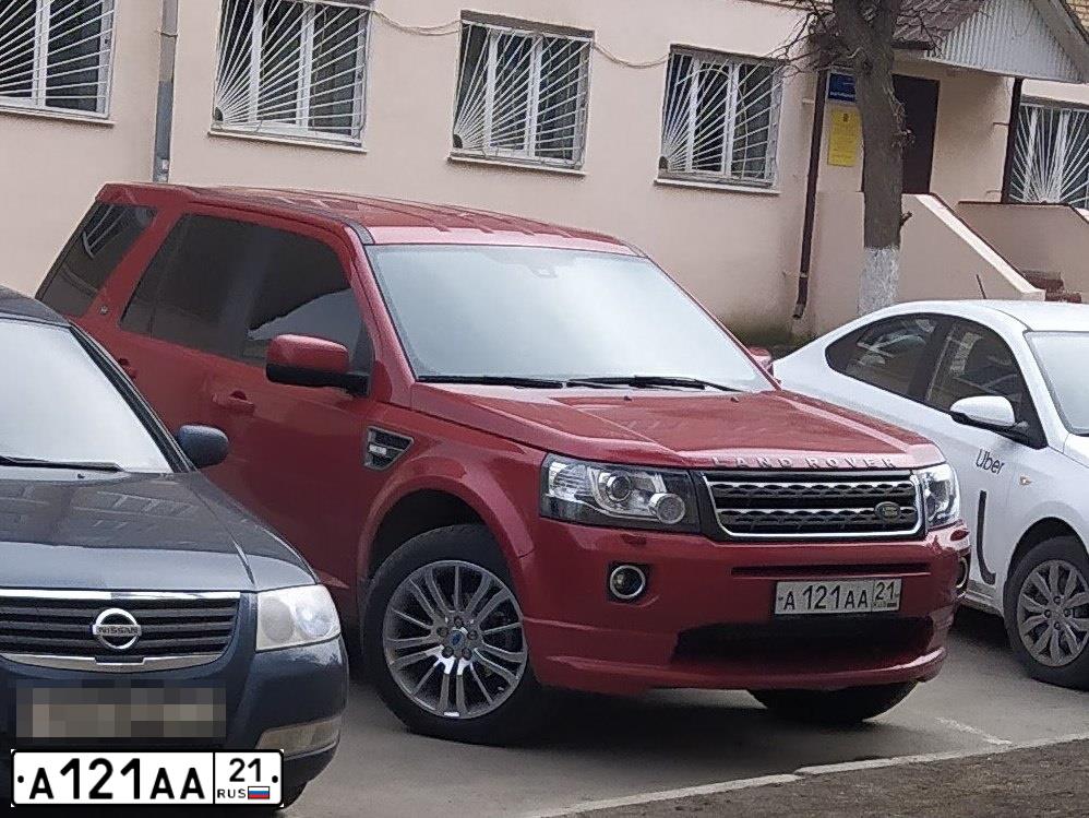 Фото автомобиля HYUNDAI TUCSON, 2005 — госномер А121АА21. Цвет: Темно-зеленый