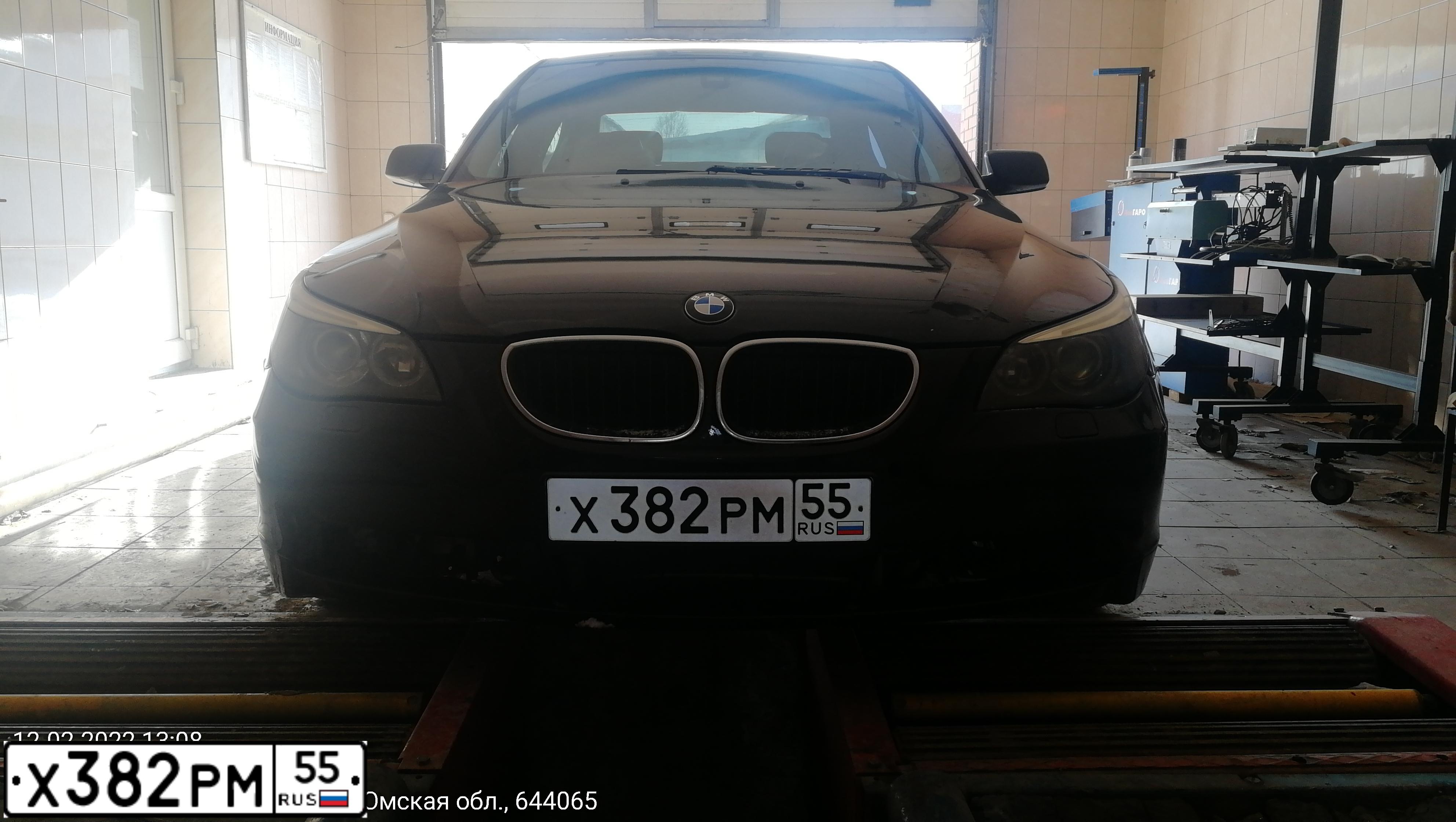 Фото автомобиля BMW SERIE 5, 2004 — госномер Х382РМ55. Цвет: ЧЕРНЫЙ