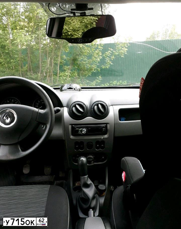 Фото автомобиля RENAULT SANDERO, 2010 — госномер У715ОК62. Цвет: СИНИЙ