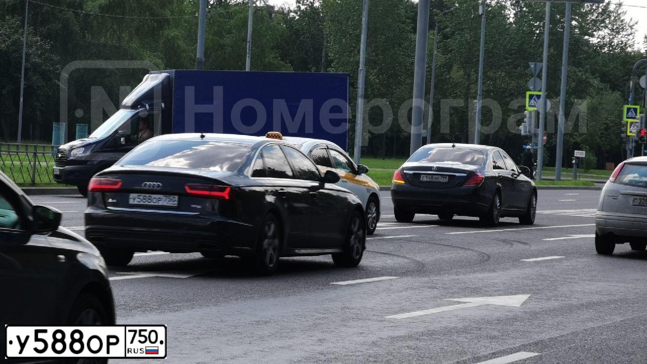 Фото автомобиля AUDI A6, 2016 — госномер У588ОР750. Цвет: ЧЕРНЫЙ
