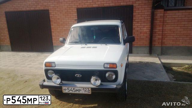 Фото автомобиля LADA 2121 NIVA, 2010 — госномер Р961НТ123. Цвет: ЯРКО-БЕЛЫЙ