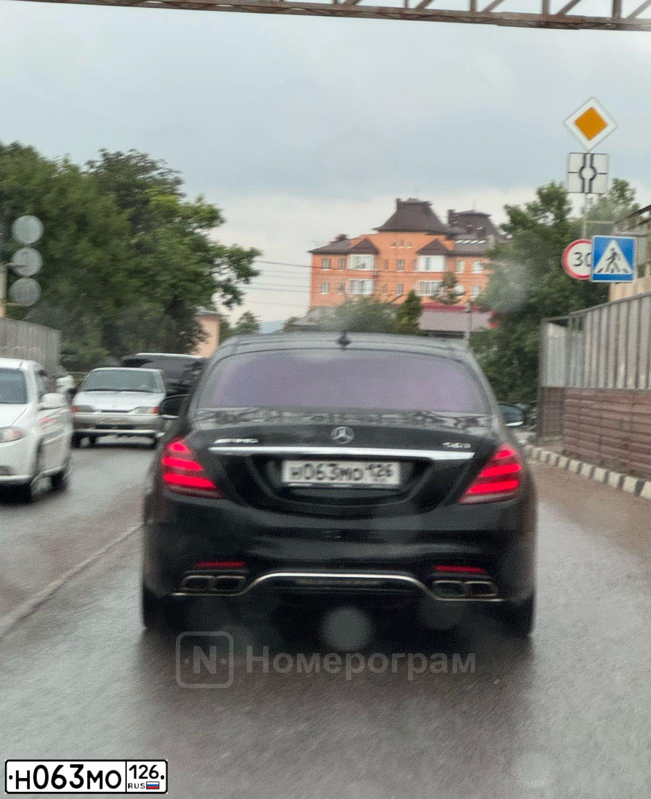 Фото автомобиля МЕРСЕДЕС-БЕНЦ S 500, 2013 — госномер Е723МУ07. Цвет: ЧЕРНЫЙ