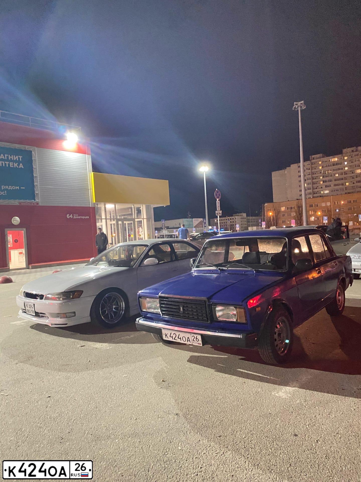Фото автомобиля LADA 2107 LADA, 2001 — госномер К424ОА26. Цвет: ТЕМНО ГОЛУБОЙ