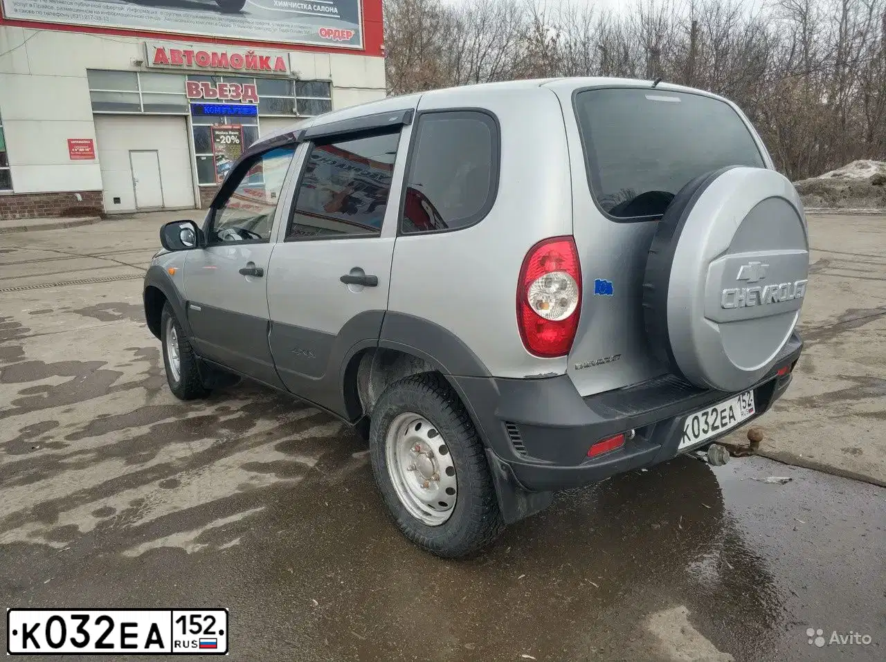 Фото автомобиля CHEVROLET NIVA, 2009 — госномер Н874СМ24. Цвет: СВЕТЛО-СЕРЫЙ