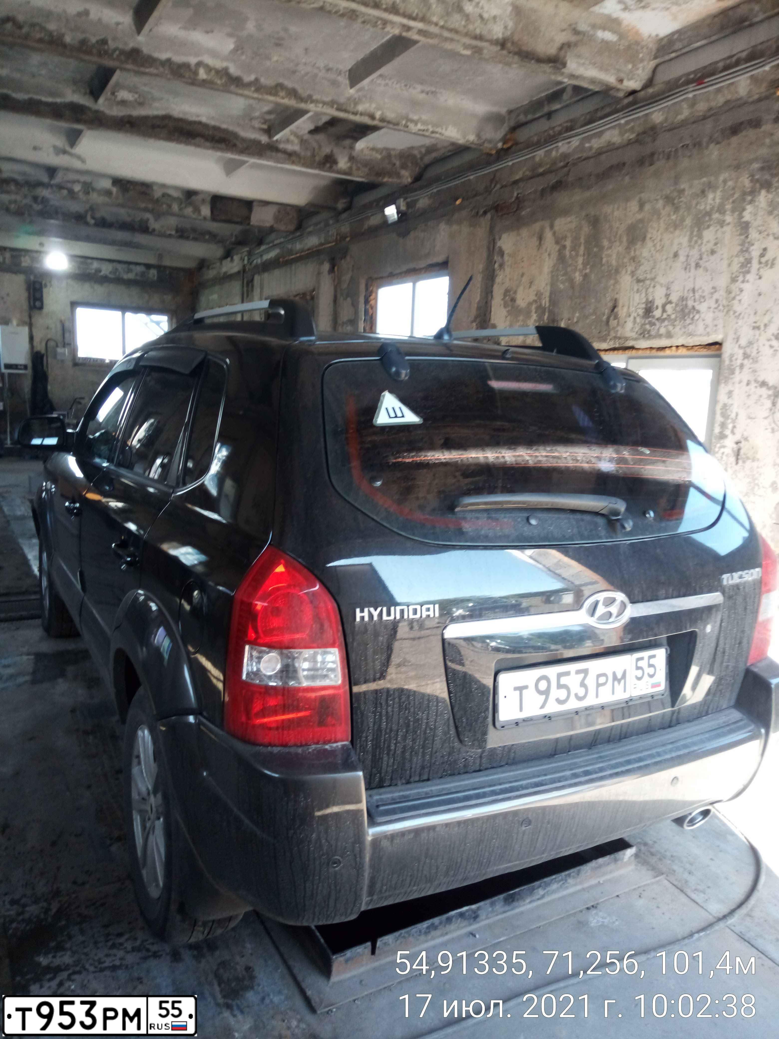 Фото автомобиля HYUNDAI TUCSON, 2006 — госномер О070ВА150. Цвет: ЧЕРНЫЙ