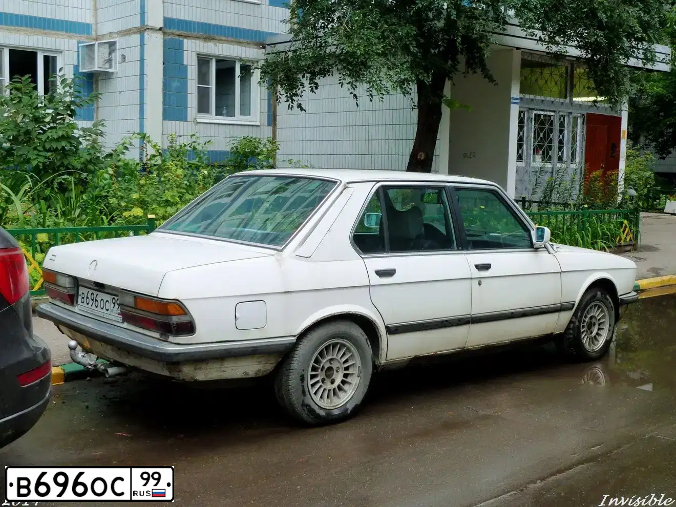 Фото автомобиля BMW SERIE 5, 1984 — госномер В696ОС99. Цвет: БЕЛЫЙ