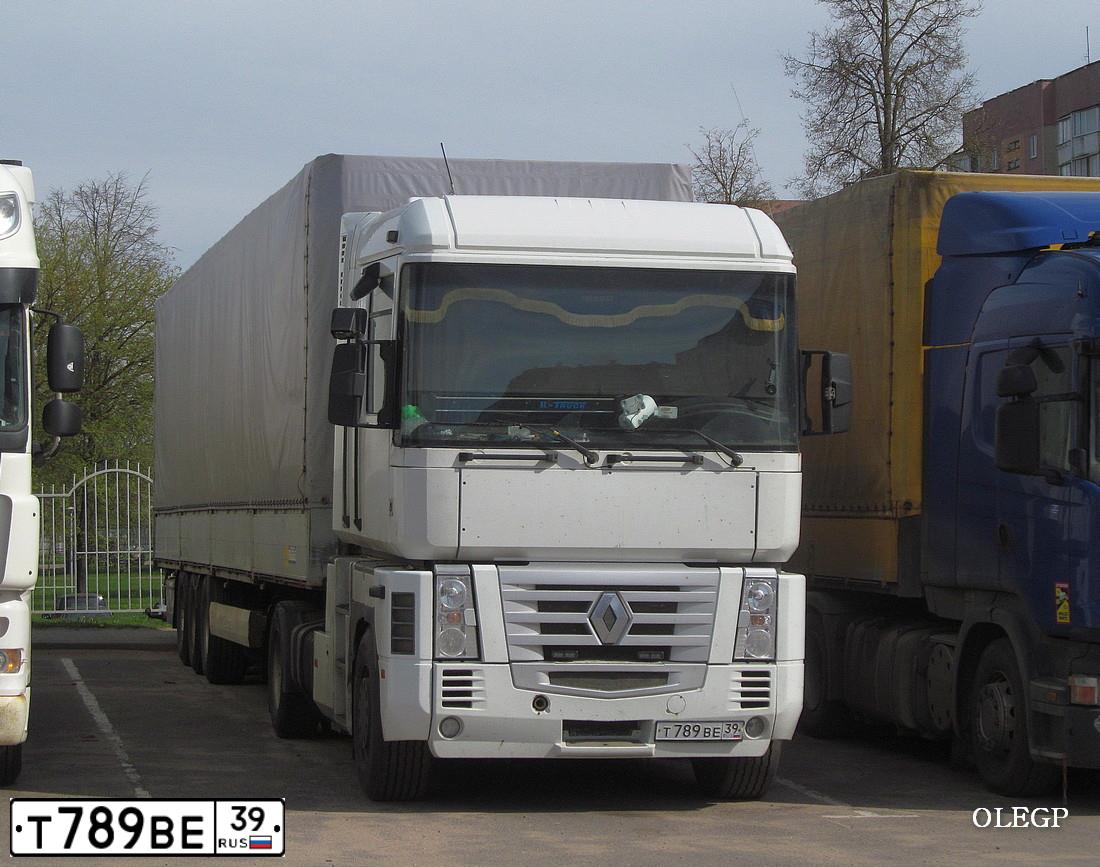 Фото автомобиля RENAULT MAGNUM, 2002 — госномер М808УА67. Цвет: Белый