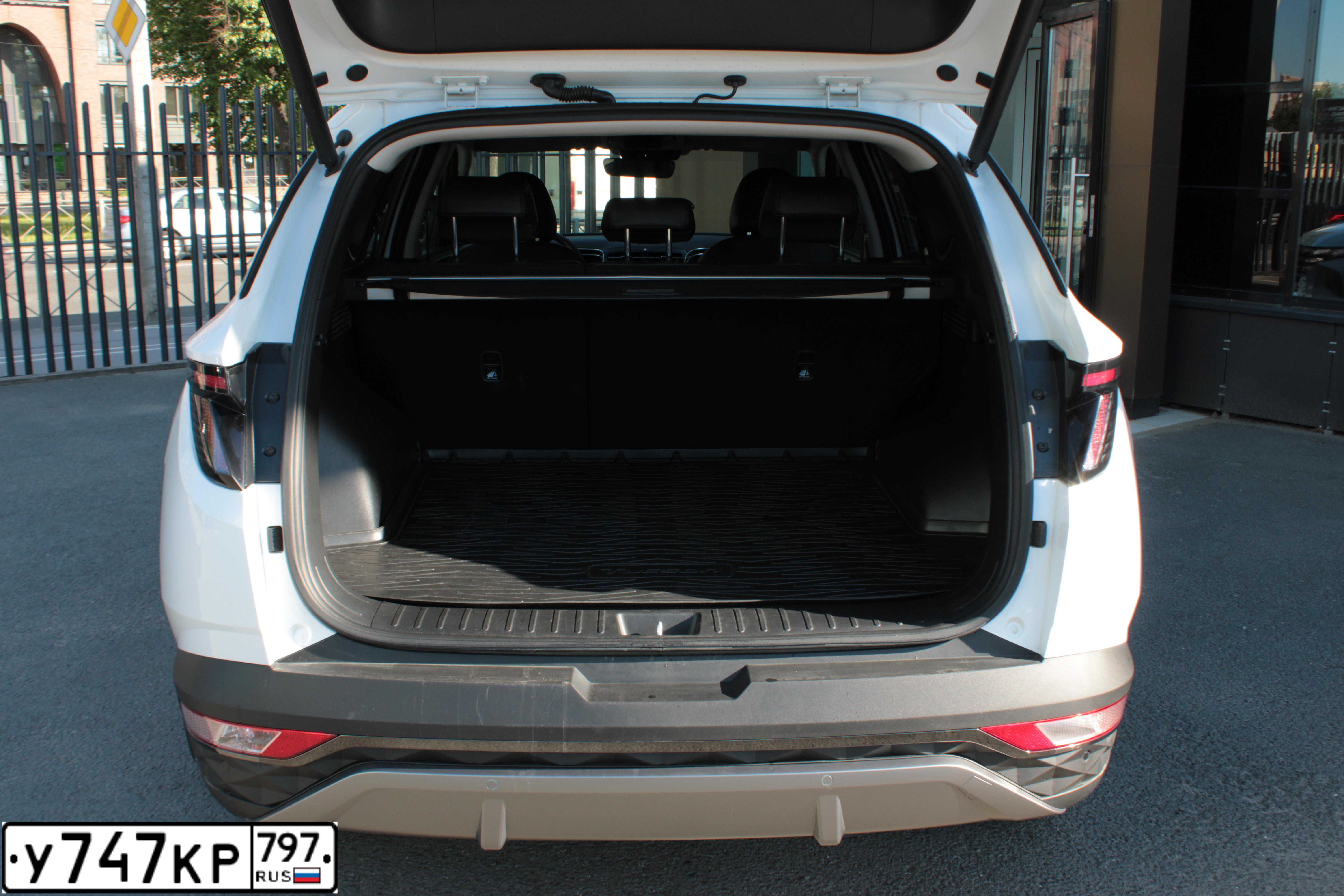 Фото автомобиля HYUNDAI TUCSON, 2021 — госномер Т370МТ198. Цвет: Белый