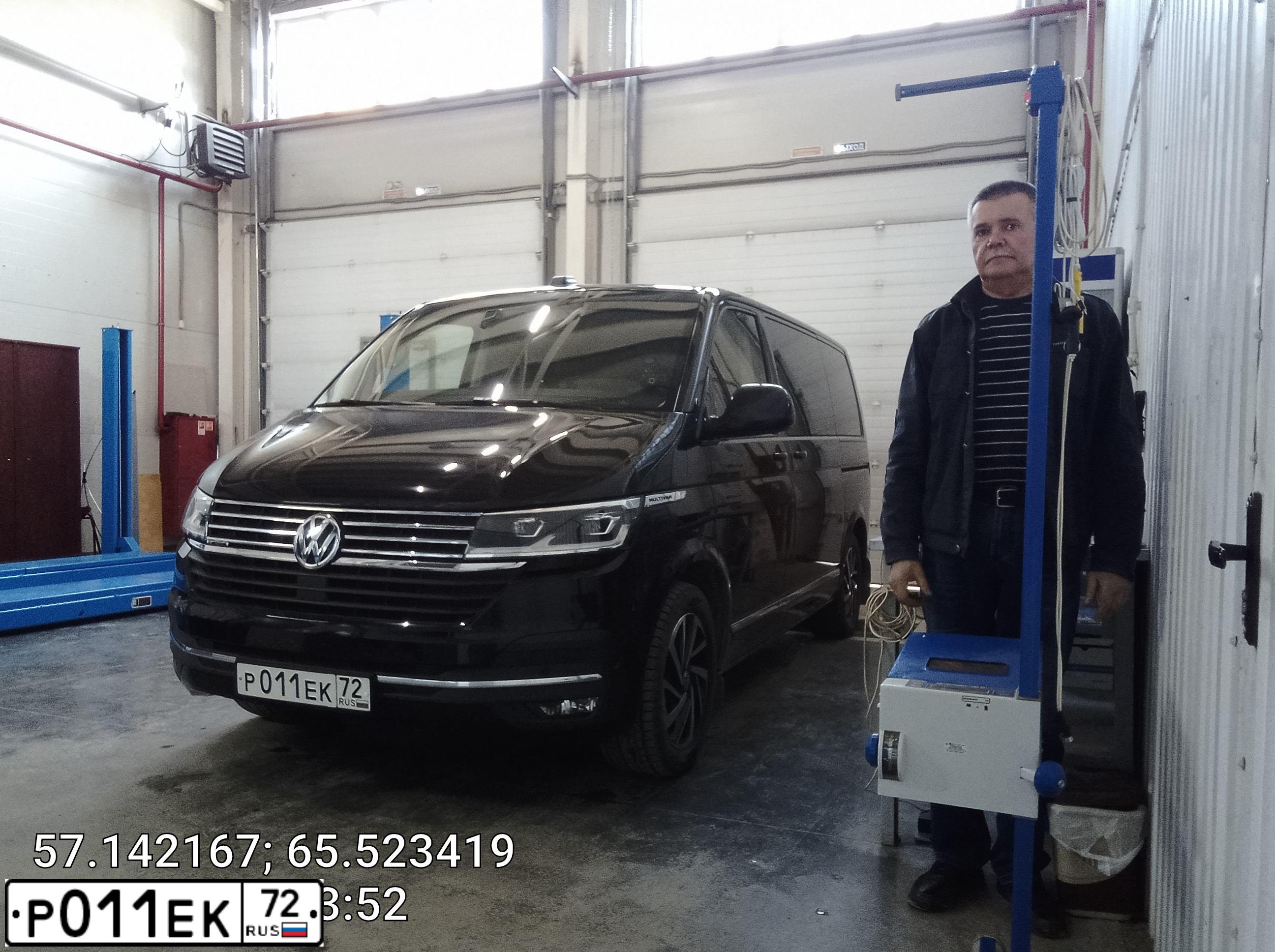 Фото автомобиля TOYOTA LANDCRUISER, 2011 — госномер У158КК72. Цвет: СЕРЕБРИСТЫЙ