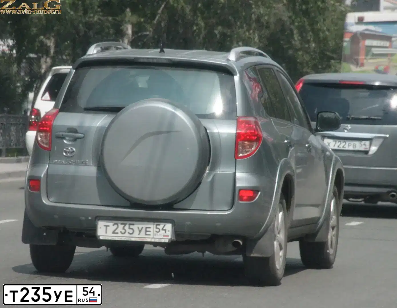 Фото автомобиля TOYOTA RAV4, 2008 — госномер Т235УЕ54. Цвет: СВ ЗЕЛЕНЫЙ