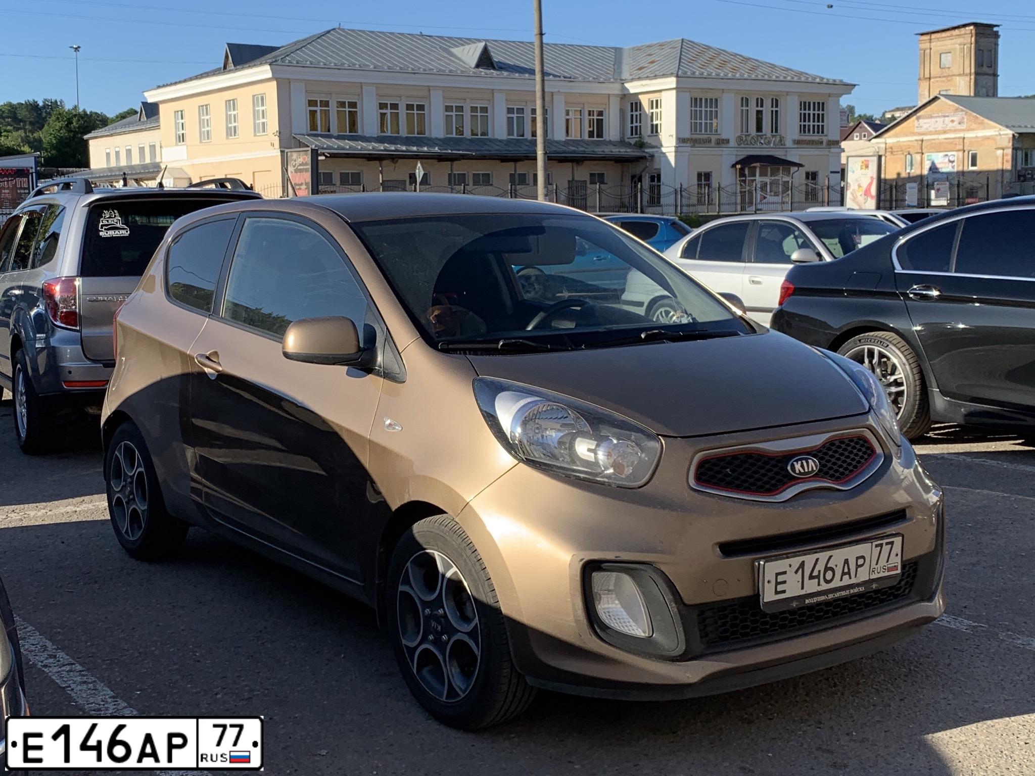 Фото автомобиля ГАЗ 31029, 1993 — госномер Е146АР77. Цвет: СЕРЫЙ