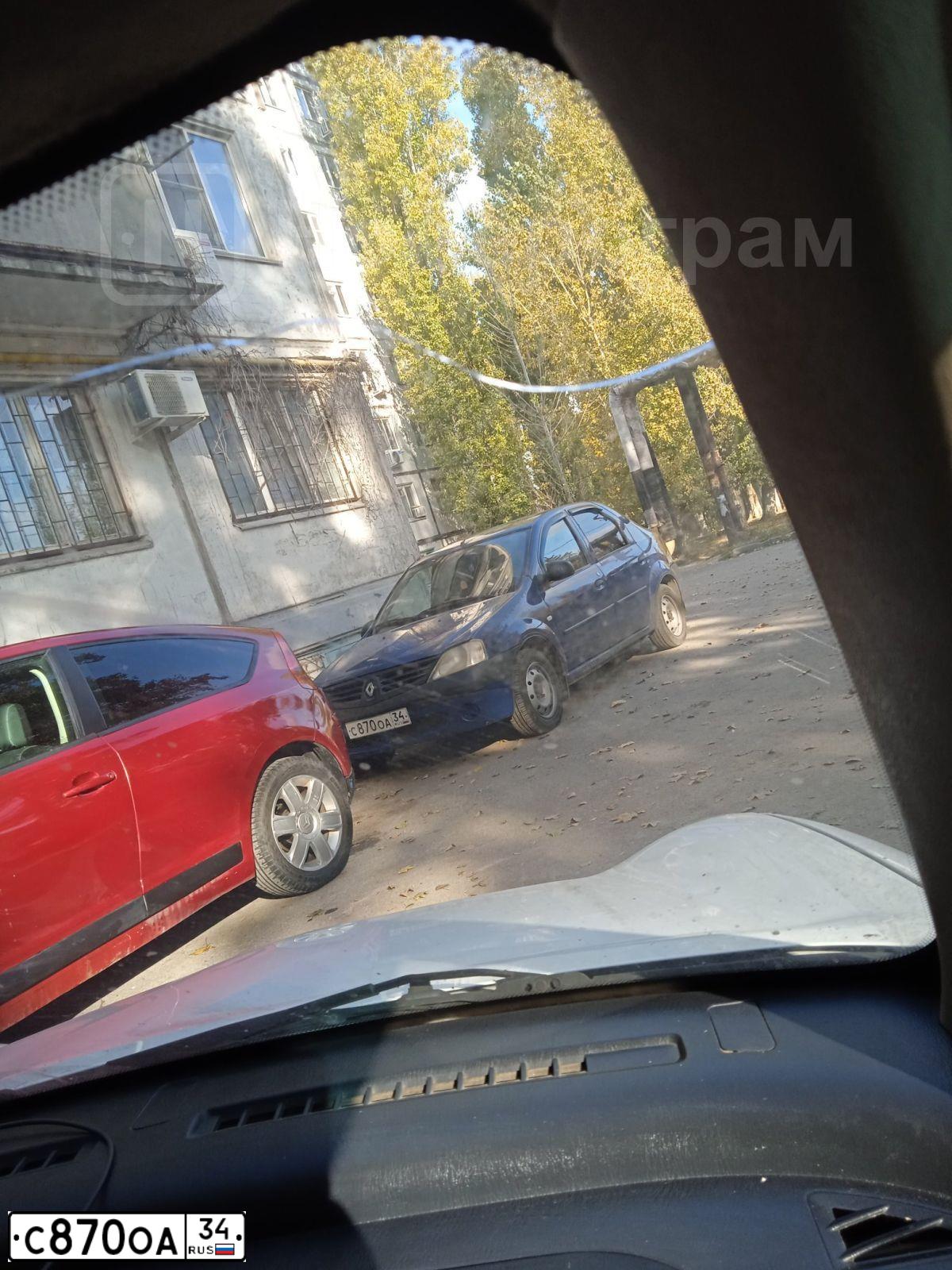 Фото автомобиля RENAULT LOGAN, 2006 — госномер С870ОА34. Цвет: ТЕМНО СИНИЙ