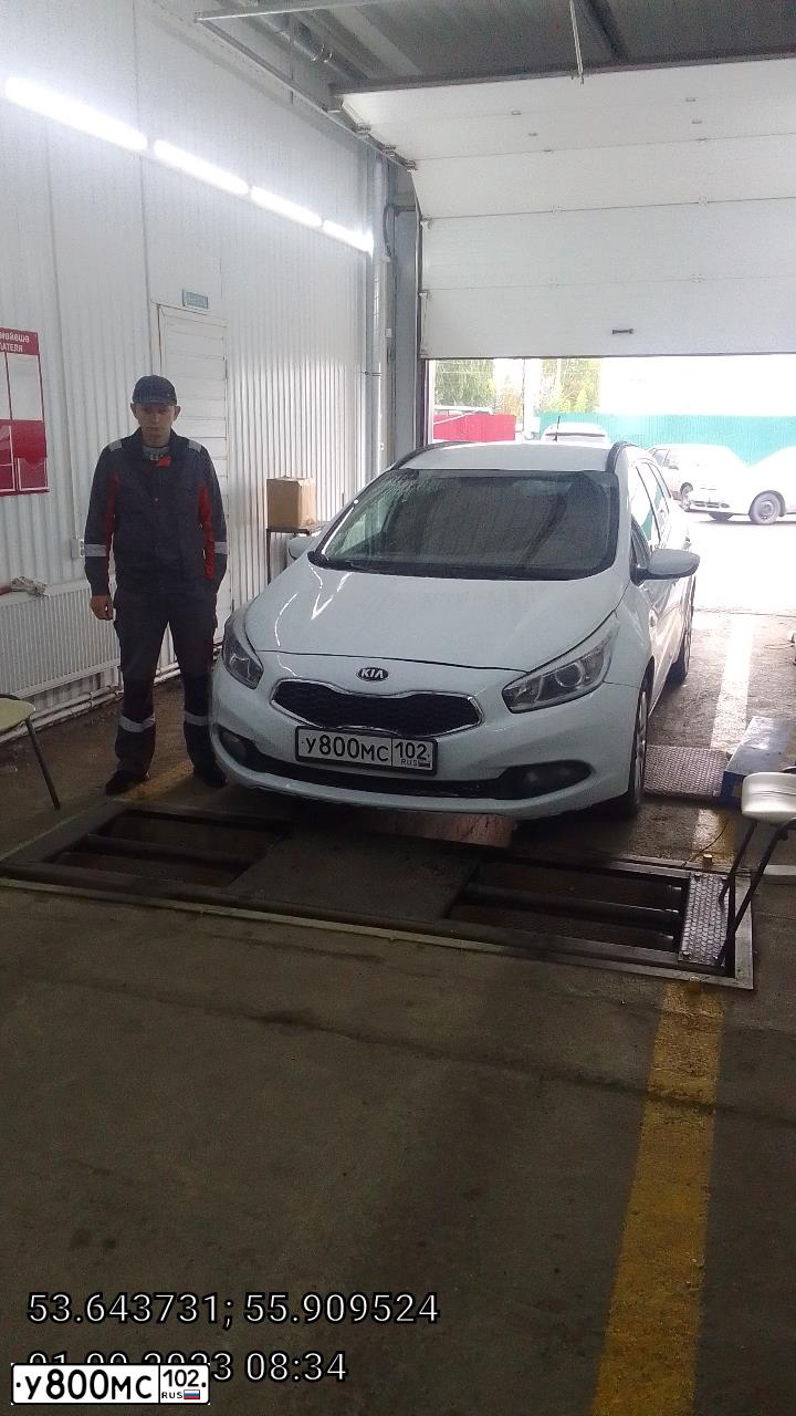 Фото автомобиля KIA CEE'D, 2014 — госномер М154ТТ702. Цвет: Белый