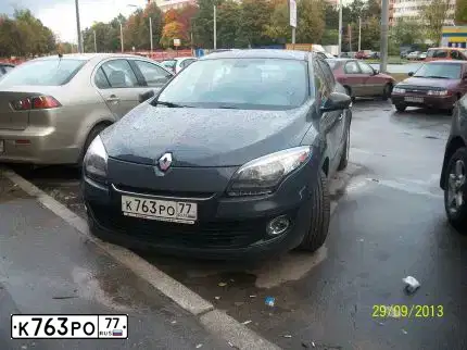 Фото автомобиля RENAULT MEGANE, 2013 — госномер О654РЕ47. Цвет: ГОЛУБОЙ