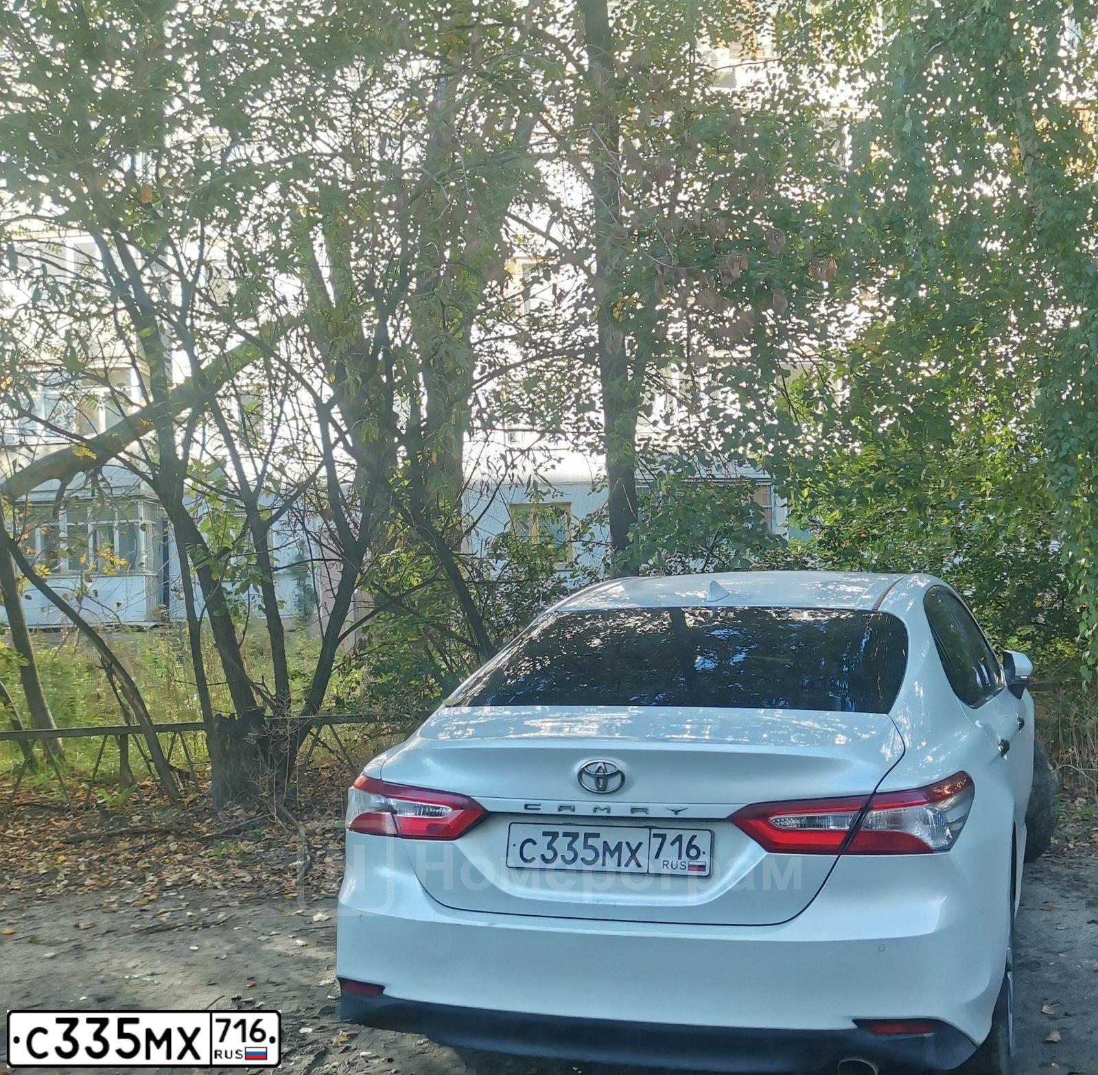 Фото автомобиля TOYOTA CAMRY, 2019 — госномер С335МХ716. Цвет: БЕЛЫЙ ПЕРЛАМУТР