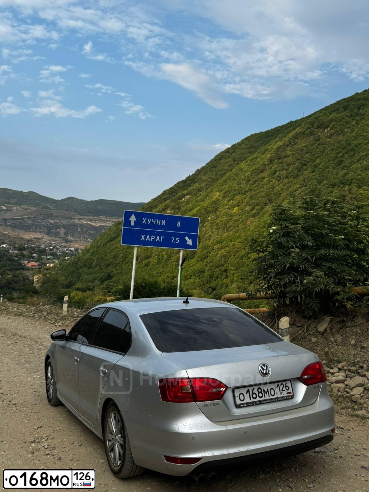 Фото автомобиля VOLKSWAGEN JETTA, 2013 — госномер О168МО126. Цвет: Серебристый