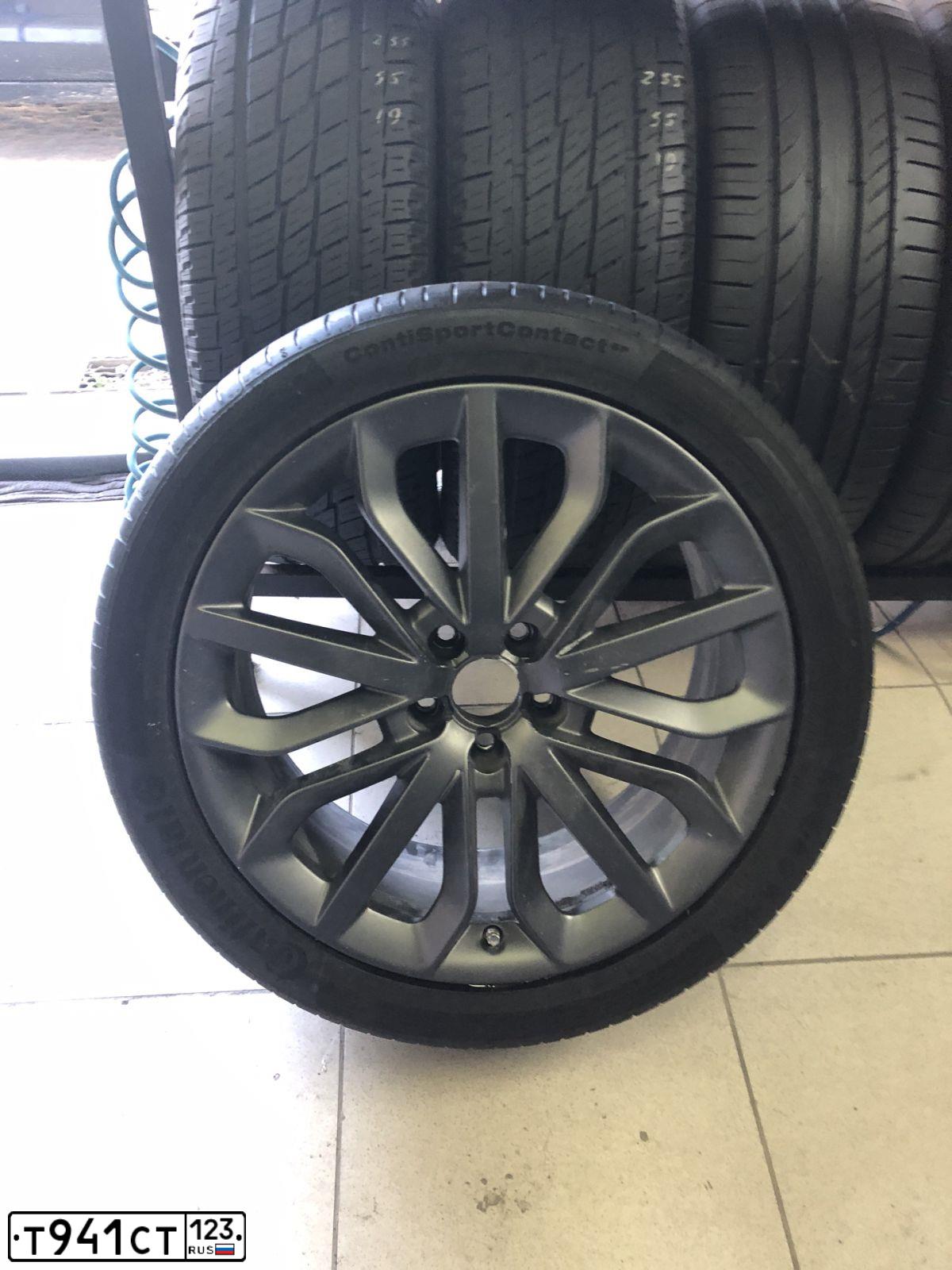 Фото автомобиля PORSCHE CAYENNE, 2016 — госномер О833ЕХ126. Цвет: Красный
