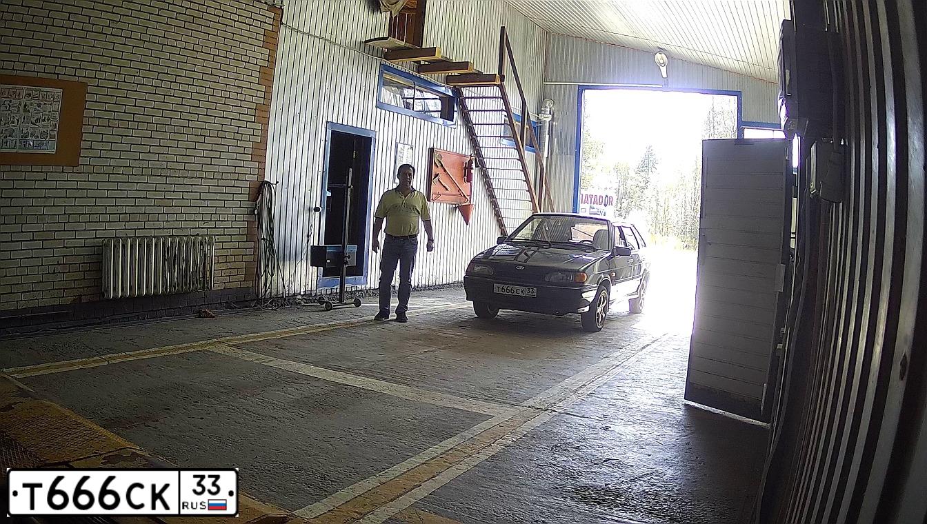 Фото автомобиля LADA 2112 LADA, 2003 — госномер Т666СК33. Цвет: Темно-зеленый