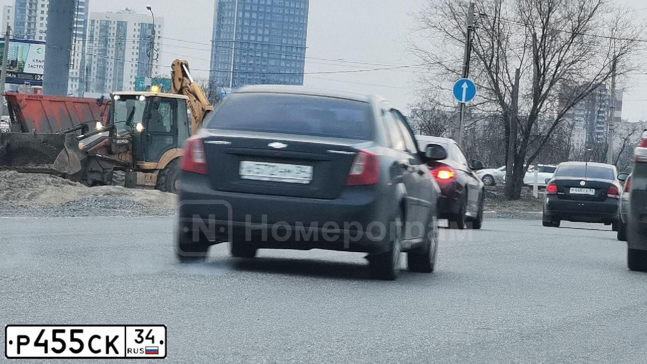 Фото автомобиля LADA 2112, 2004 — госномер М640ХА134. Цвет: Темно Малиновый