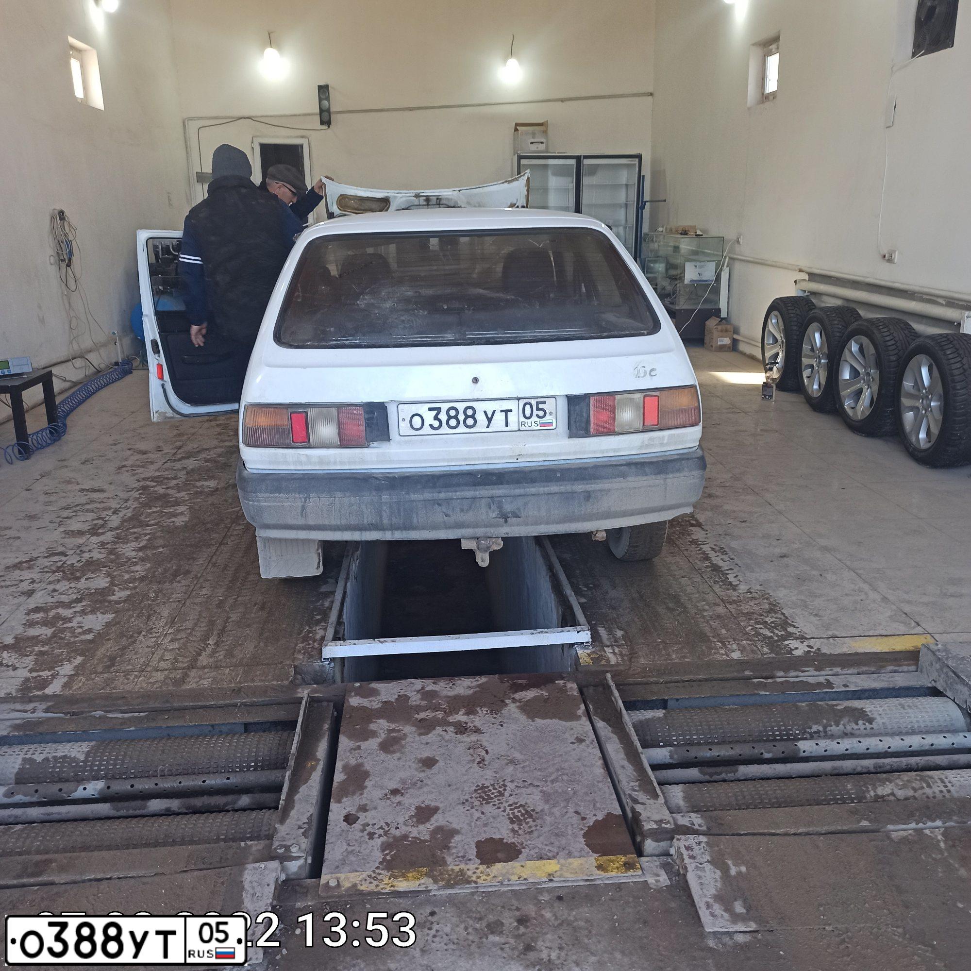 Фото автомобиля IZH 2126, 2001 — госномер О388УТ05. Цвет: Белый