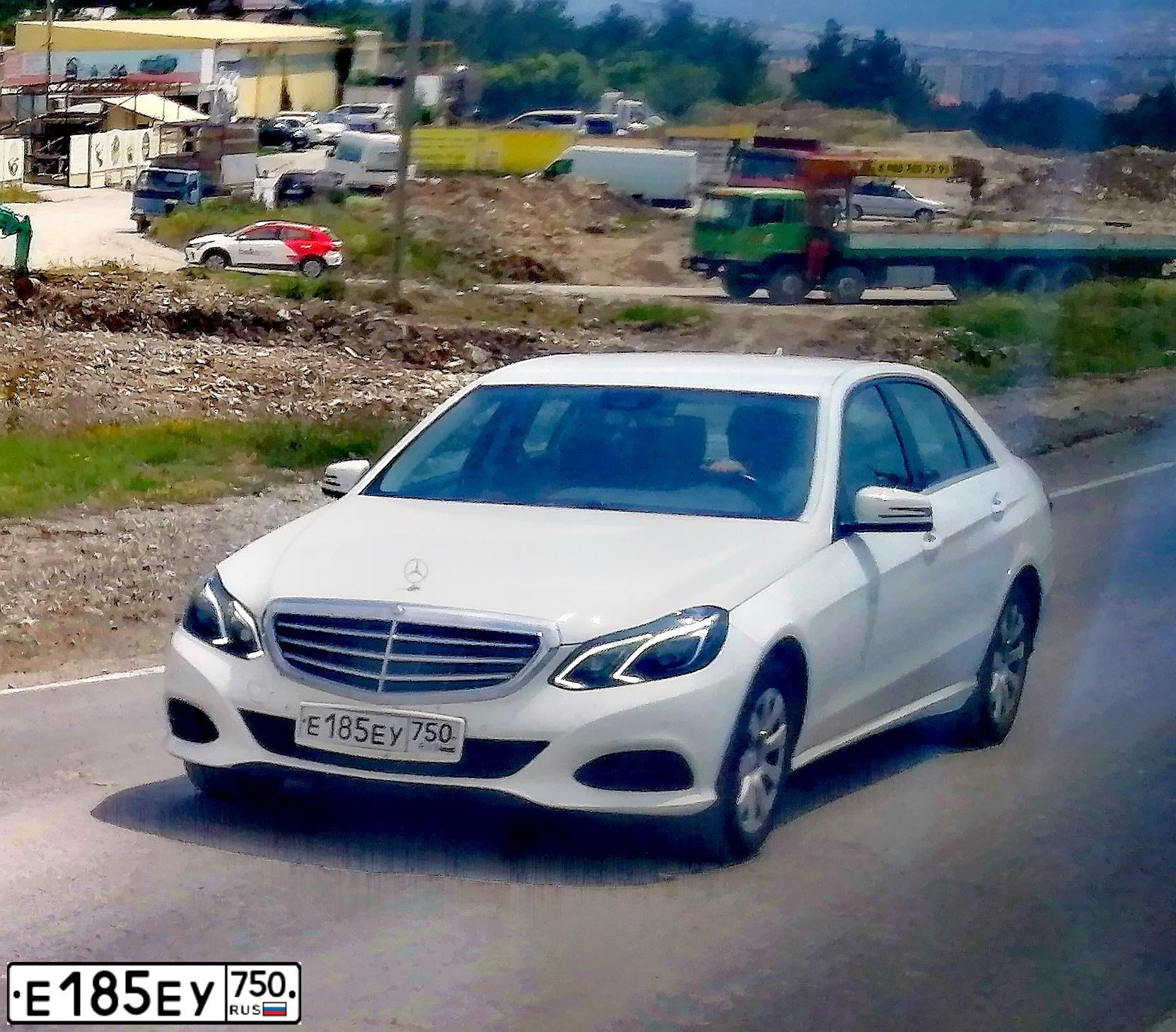 Фото автомобиля MERCEDES E-KLASSE, 2014 — госномер О970СА196. Цвет: Белый