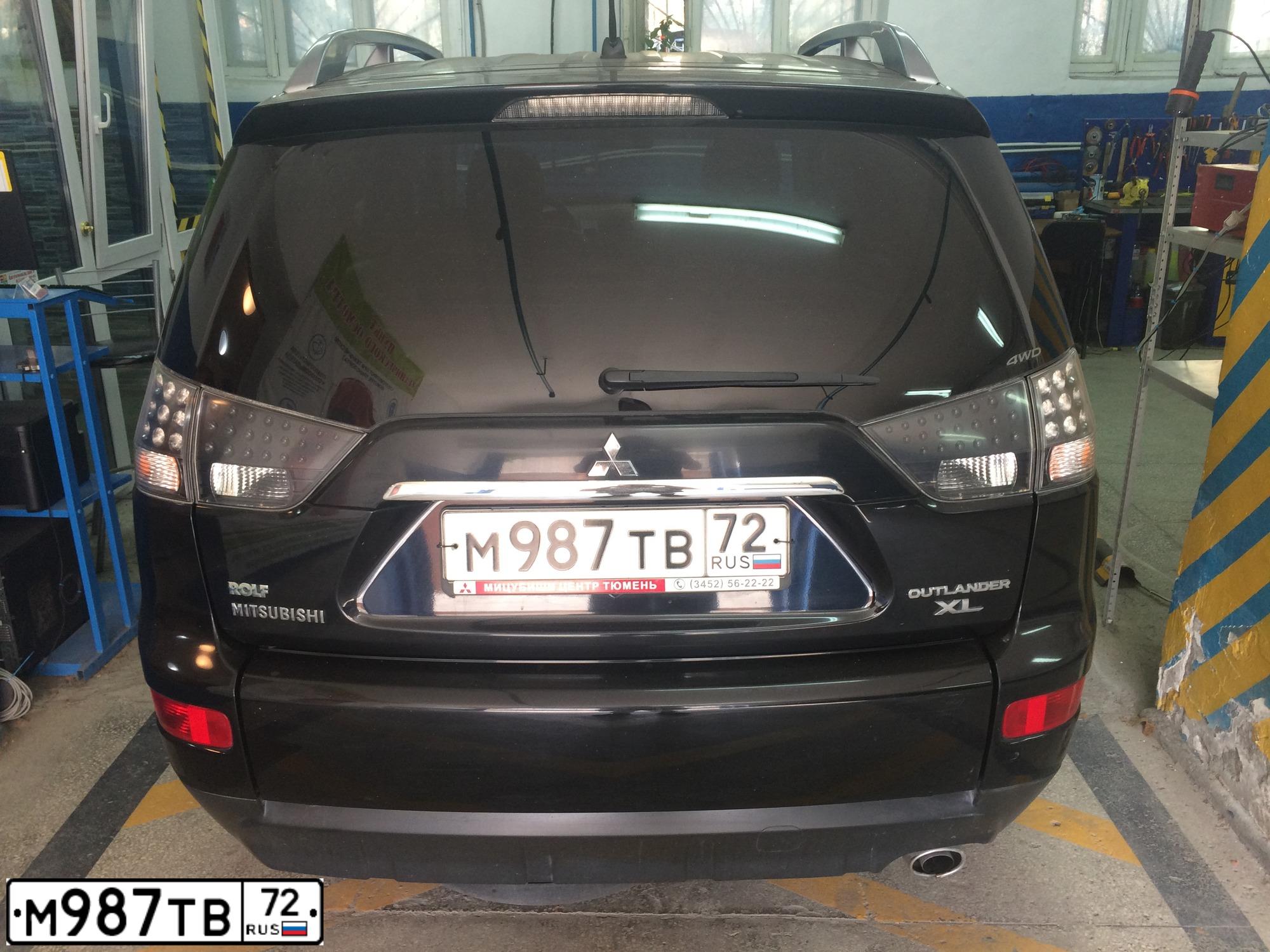 Фото автомобиля MITSUBISHI OUTLANDER, 2008 — госномер М987ТВ72. Цвет: ЧЕРНЫЙ