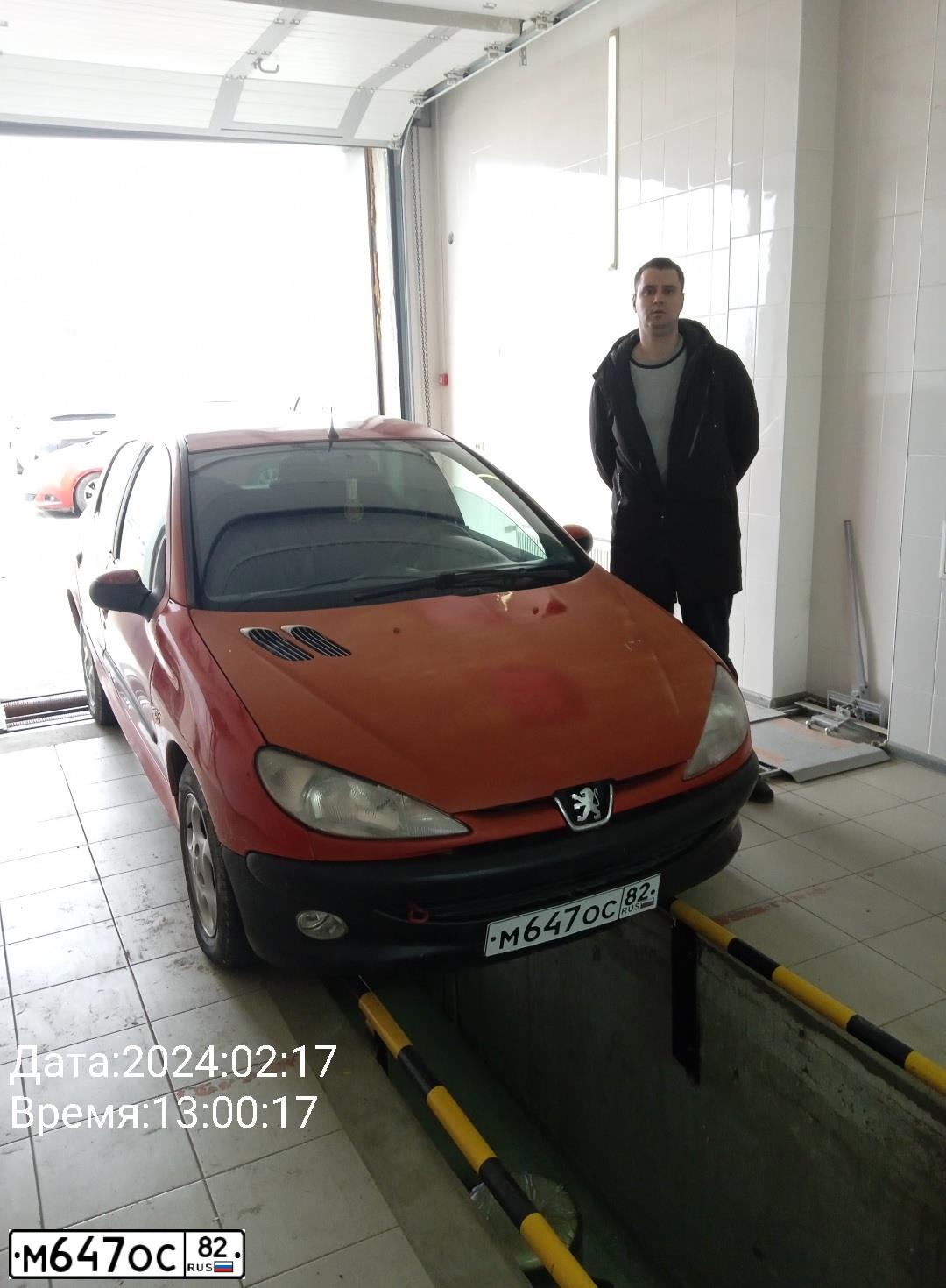 Фото автомобиля PEUGEOT 206, 1999 — госномер Н444ВВ82. Цвет: Красный