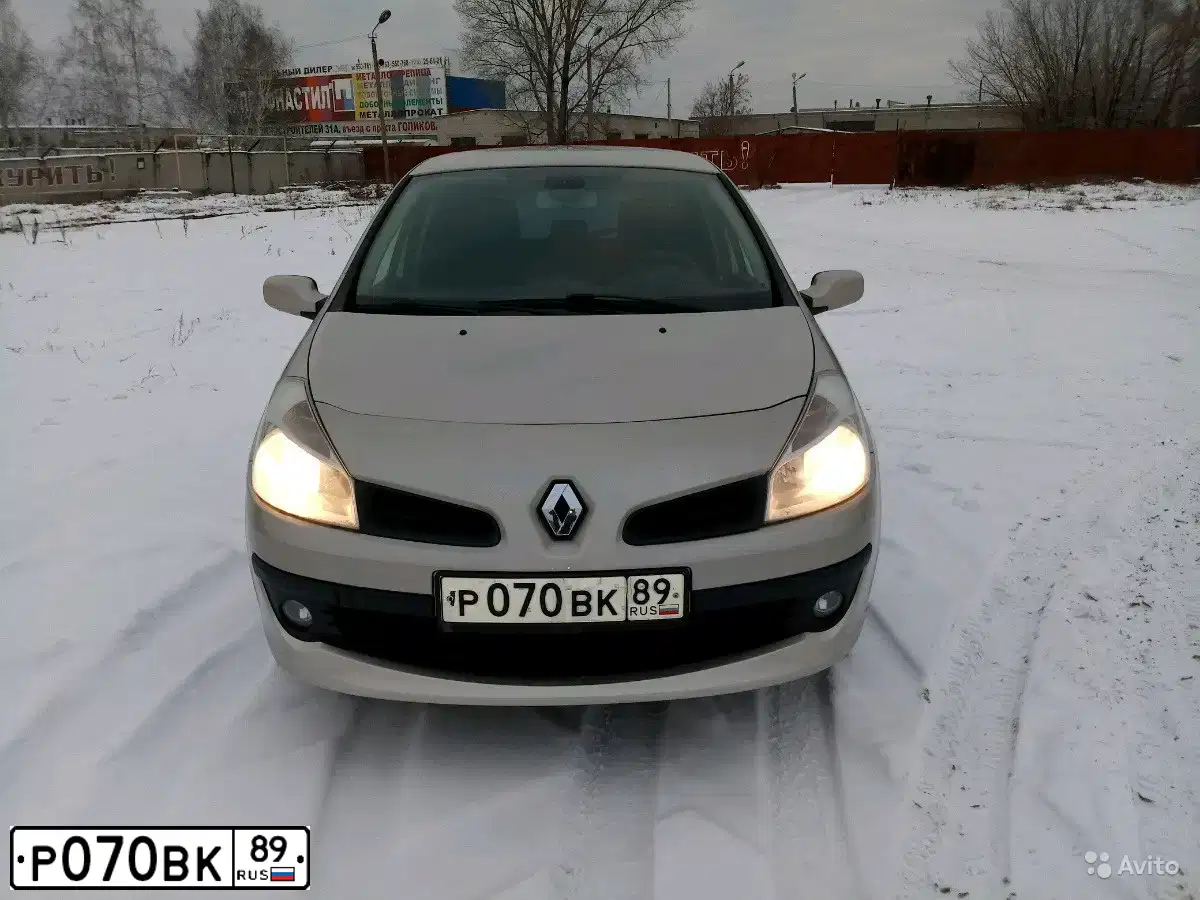 Фото автомобиля RENAULT CLIO, 2007 — госномер Р070ВК89. Цвет: БЕЖЕВЫЙ