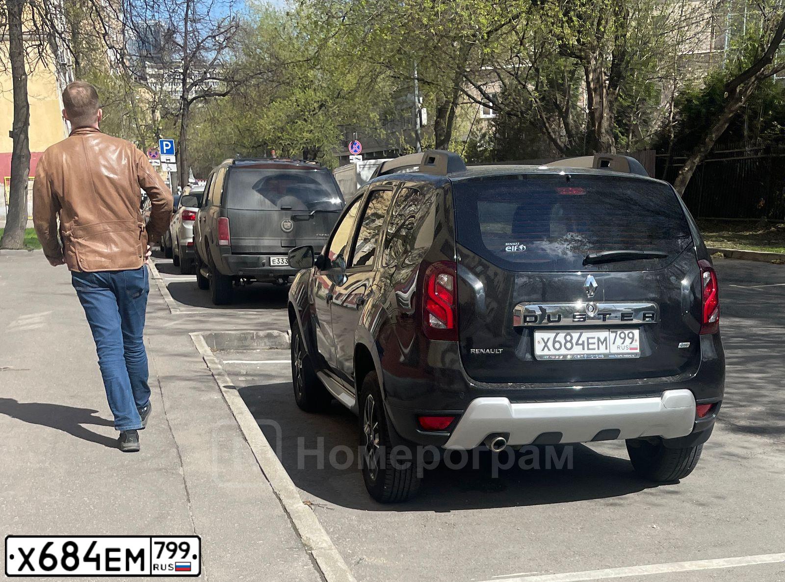Фото автомобиля RENAULT DUSTER, 2018 — госномер Х684ЕМ799. Цвет: ЧЕРНЫЙ