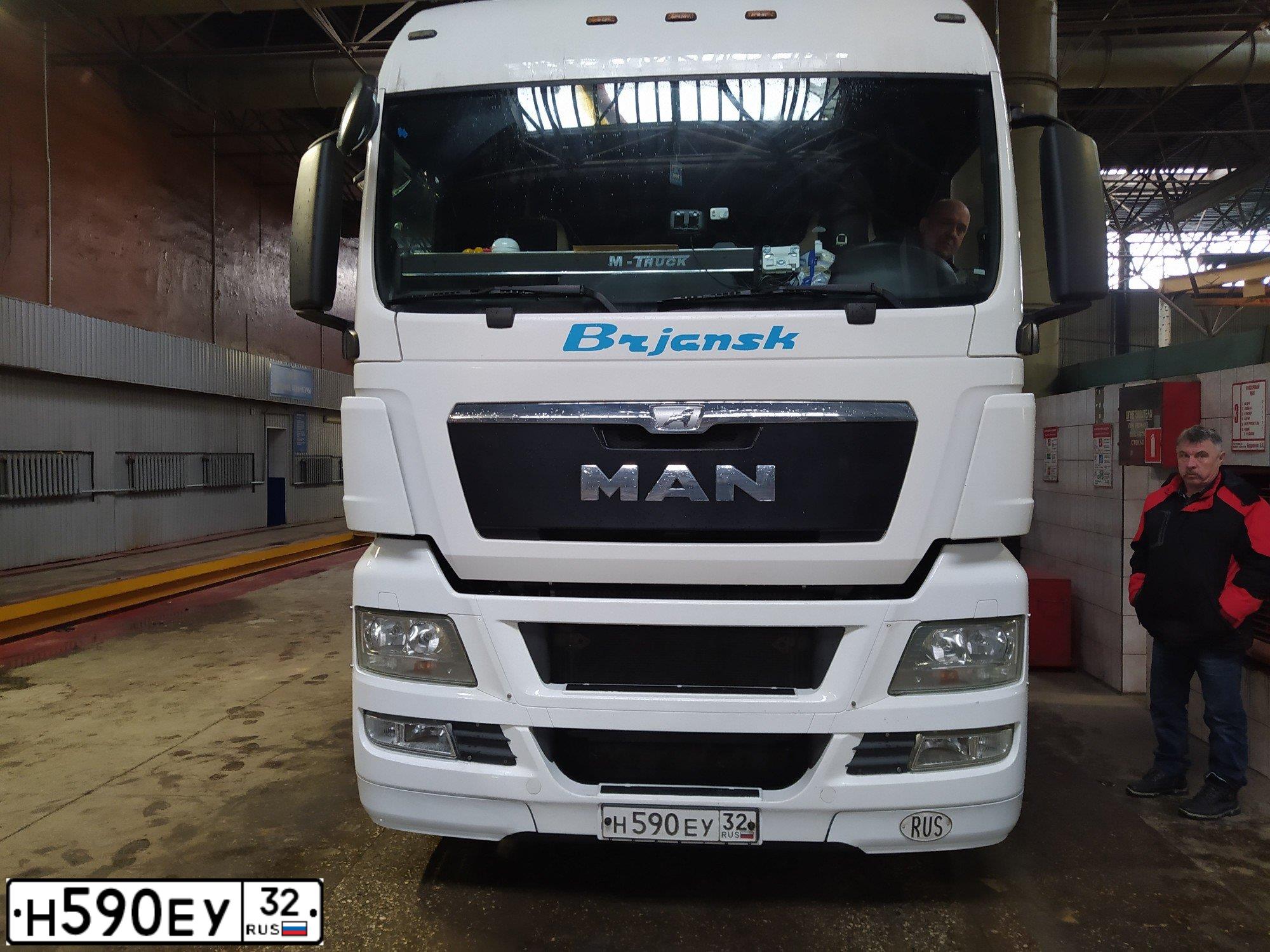 Фото автомобиля MAN TGX 18.XXX /4X2/, 2016 — госномер Н590ЕУ32. Цвет: БЕЛЫЙ