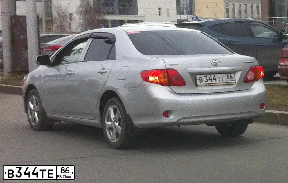 Фото автомобиля TOYOTA COROLLA, 2008 — госномер В344ТЕ86. Цвет: Серебристый