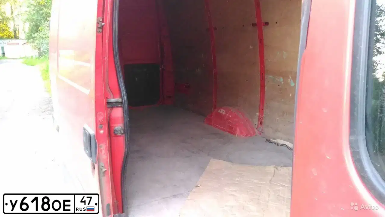 Фото автомобиля IVECO DAILY, 2007 — госномер Н141АР799. Цвет: Красный