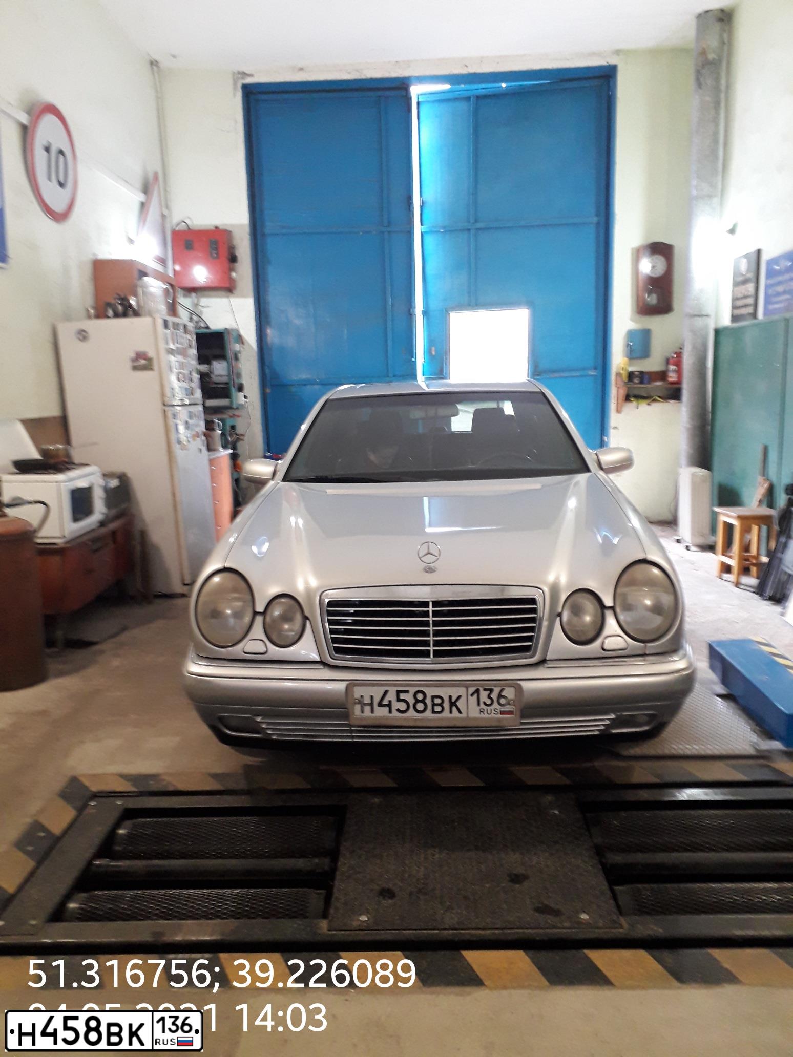 Фото автомобиля MERCEDES E-KLASSE, 1997 — госномер А970МО99. Цвет: СЕРЫЙ МЕТАЛЛИК
