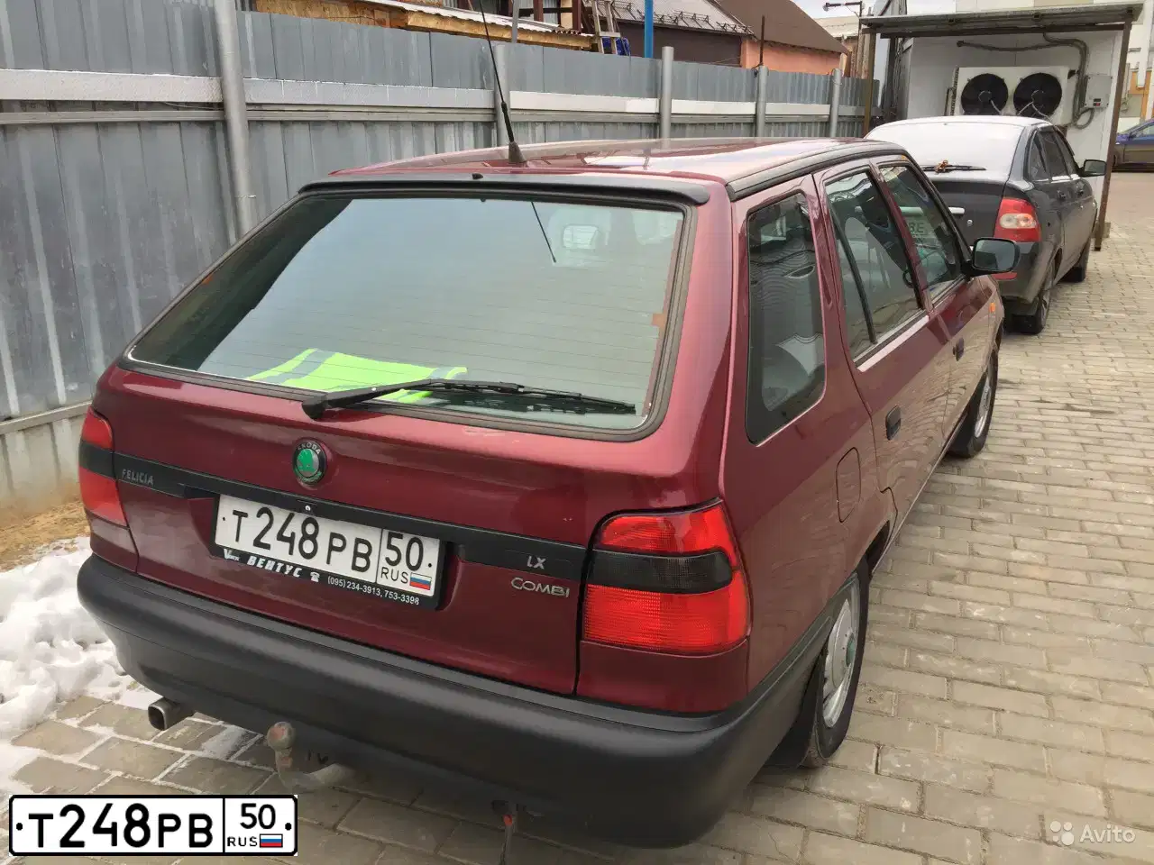 Фото автомобиля SKODA FELICIA, 1997 — госномер О834НС29. Цвет: ВИШНЕВЫЙ