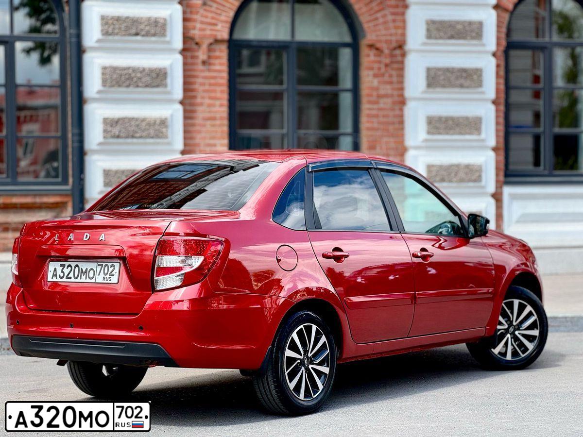 Фото автомобиля LADA 2190 GRANTA, 2019 — госномер А320МО702. Цвет: Красный
