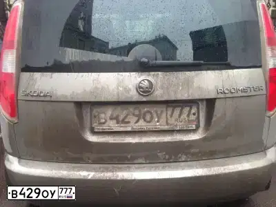 Фото автомобиля SKODA ROOMSTER, 2014 — госномер В429ОУ777. Цвет: БЕЖЕВЫЙ