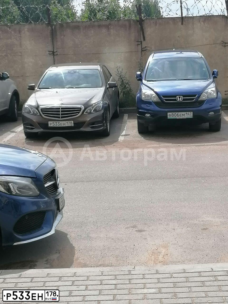 Фото автомобиля MERCEDES E-KLASSE, 2014 — госномер Р533ЕН178. Цвет: Коричневый