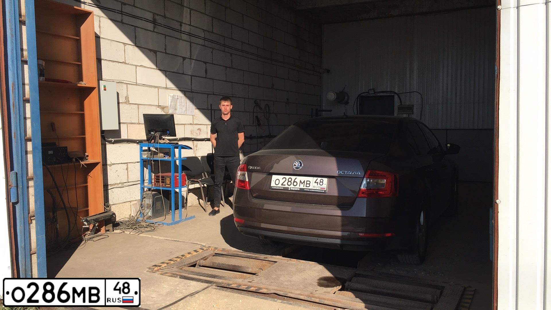 Фото автомобиля SKODA OCTAVIA, 2018 — госномер О286МВ48. Цвет: Коричневый