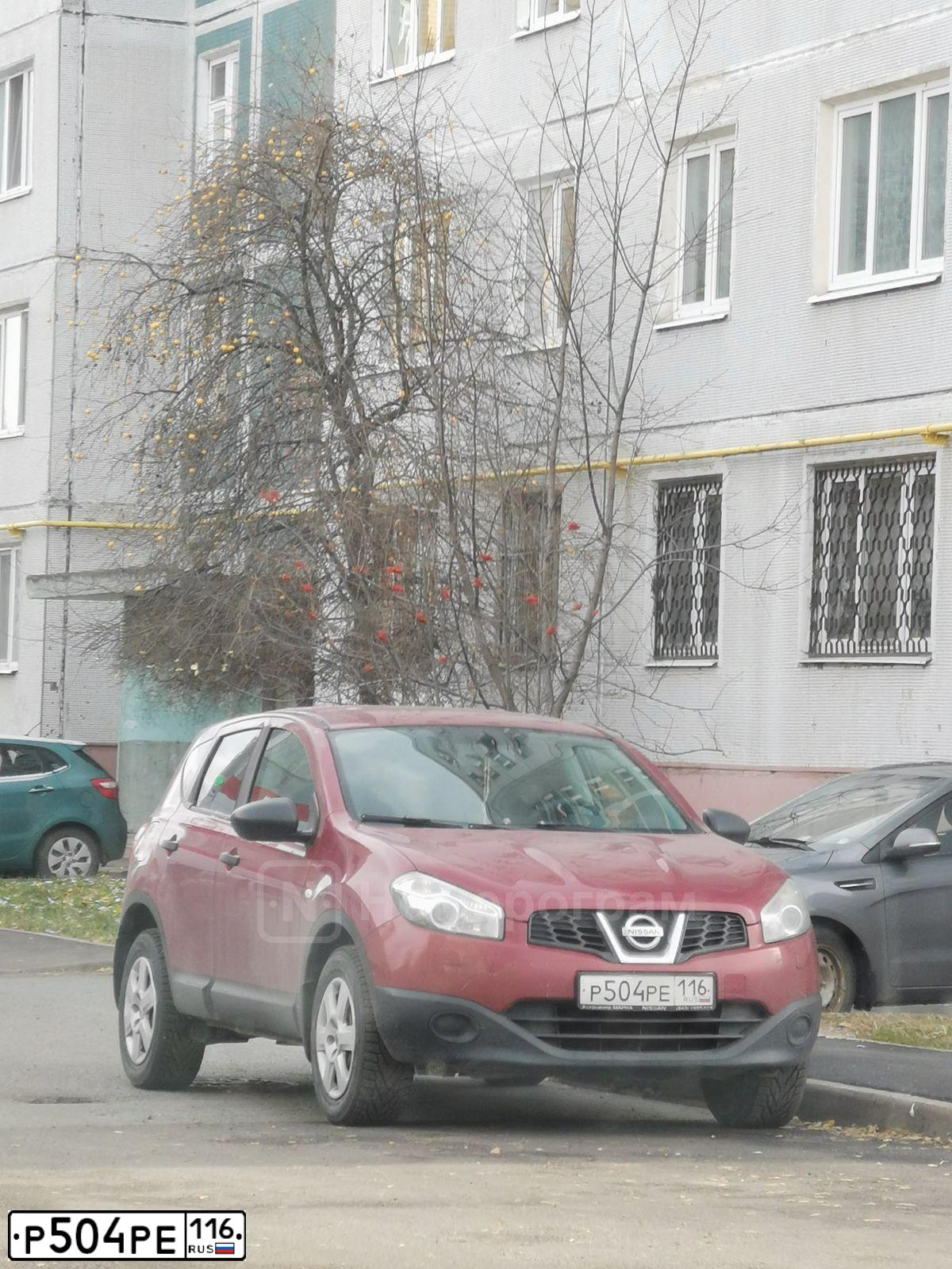 Фото автомобиля NISSAN QASHQAI, 2012 — госномер Р504РЕ116. Цвет: КРАСНЫЙ