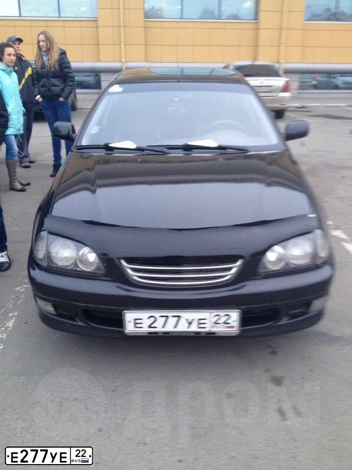 Фото автомобиля TOYOTA AVENSIS, 1998 — госномер Е277УЕ22. Цвет: ЧЕРНЫЙ
