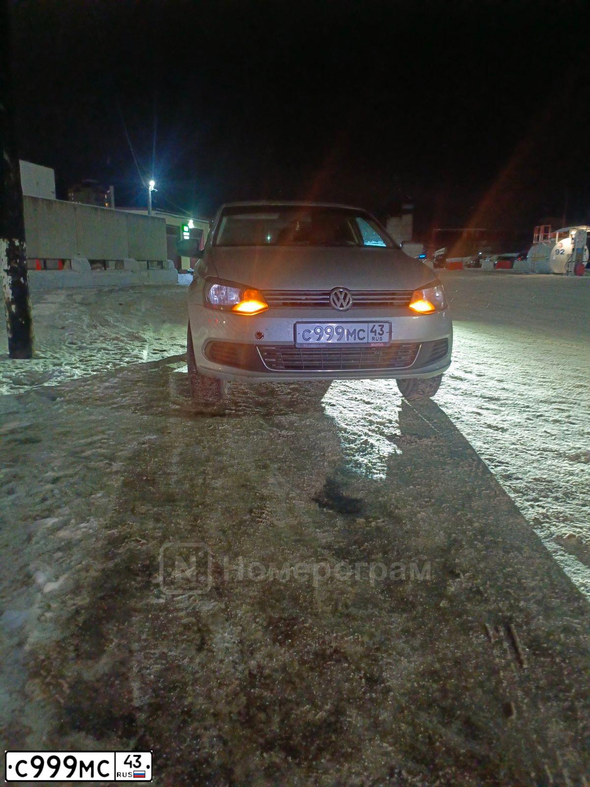 Фото автомобиля VOLKSWAGEN TRANSPORTER, 1992 — госномер С999МС43. Цвет: Белый