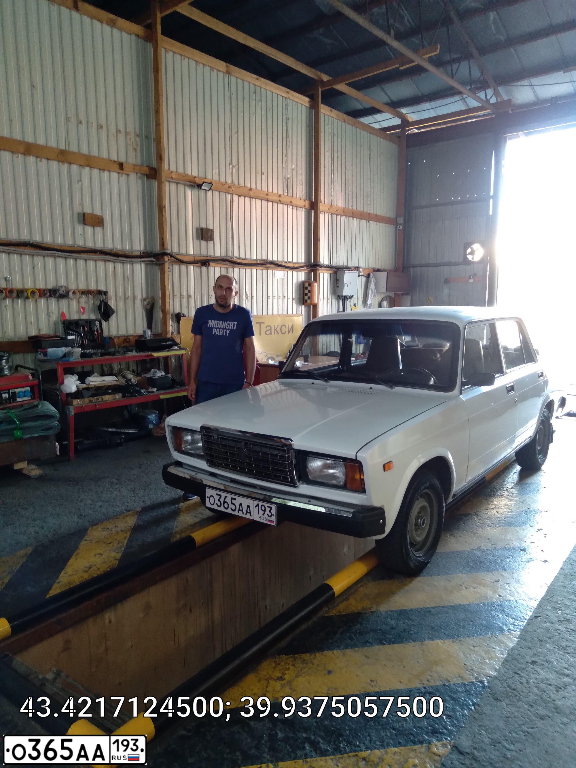 Фото автомобиля LADA 2107 LADA, 2007 — госномер Х080УВ193. Цвет: ЯРКО-БЕЛЫЙ