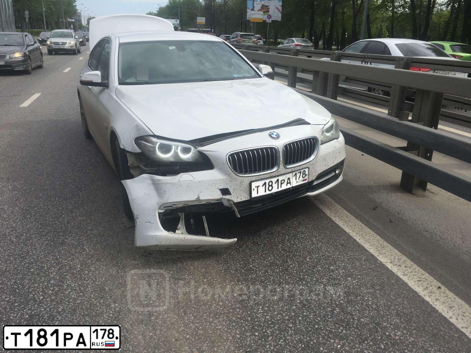 Фото автомобиля BMW 520I, 2015 — госномер Т646ВО198. Цвет: Белый