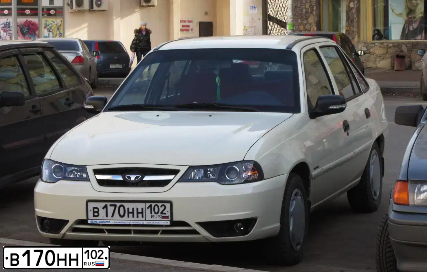 Фото автомобиля DAEWOO NEXIA, 2012 — госномер В170НН102. Цвет: СВЕТЛО БЕЖЕВЫЙ