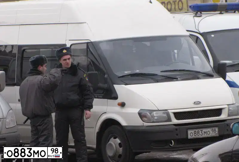 Фото автомобиля FORD TRANSIT, 2006 — госномер О883МО98. Цвет: Белый