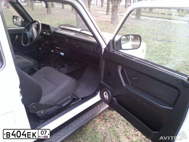 Фото автомобиля LADA 2121 NIVA, 2011 — госномер М100НМ126. Цвет: синий