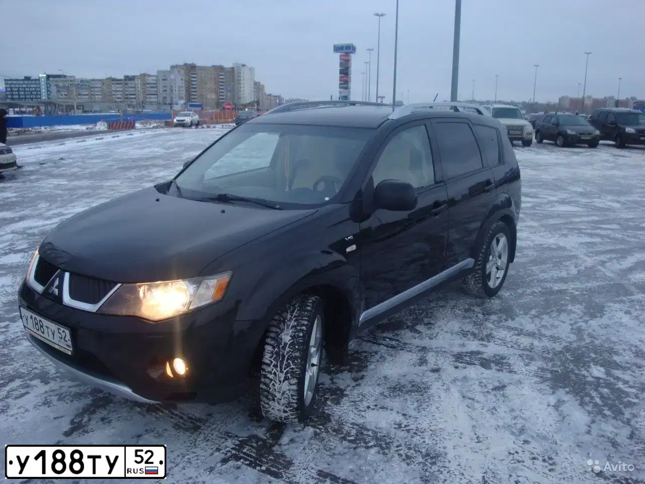 Фото автомобиля MITSUBISHI OUTLANDER, 2008 — госномер У101АР136. Цвет: ЧЕРНЫЙ