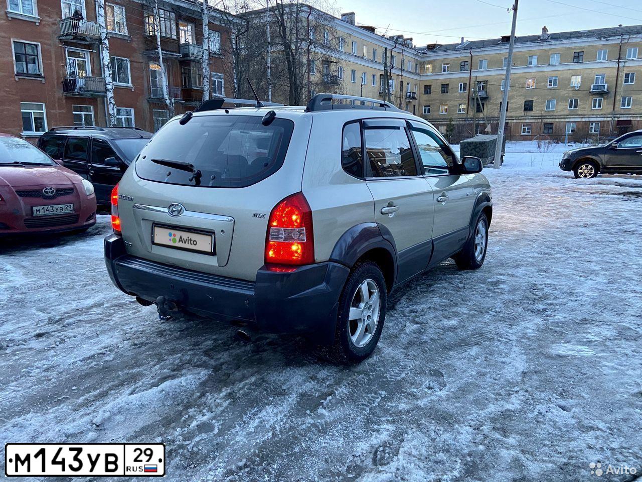 Фото автомобиля TOYOTA AURIS, 2007 — госномер Е880ТР29. Цвет: Красный