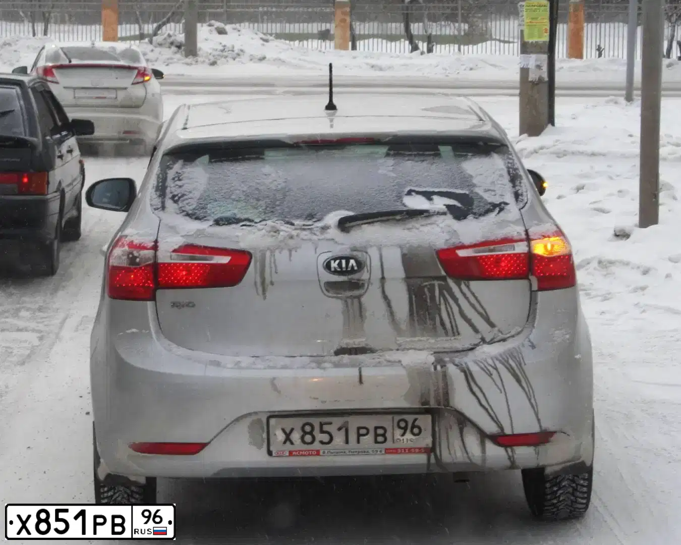 Фото автомобиля KIA RIO, 2013 — госномер Х851РВ96. Цвет: СЕРЕБРИСТЫЙ