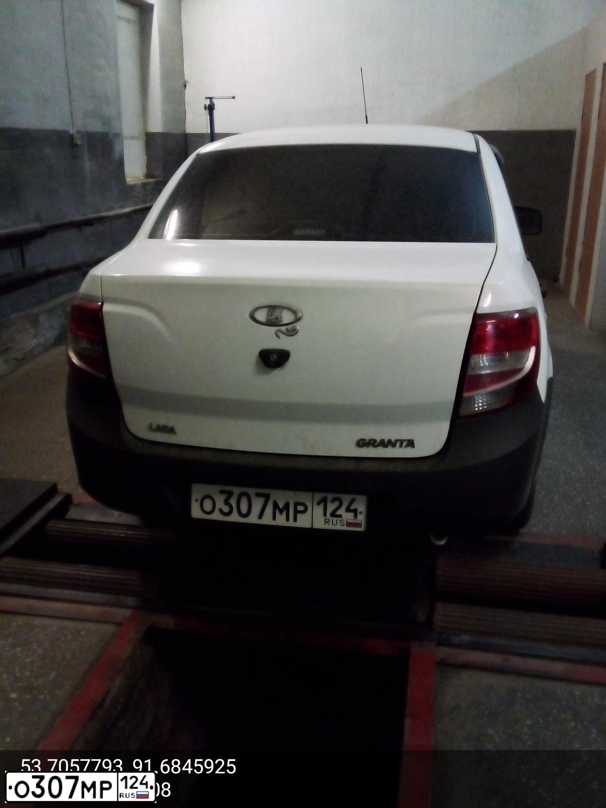 Фото автомобиля LADA 2190 GRANTA, 2014 — госномер О307МР124. Цвет: Белый